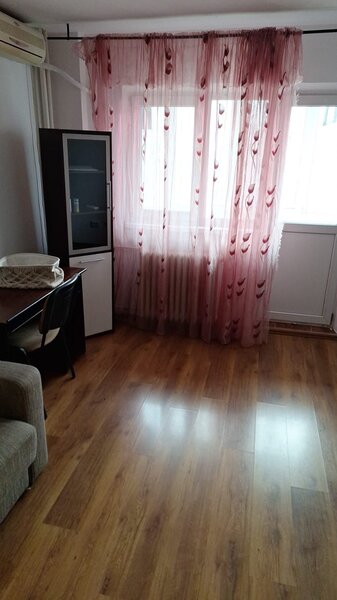 Piata Gorjului, Militari,