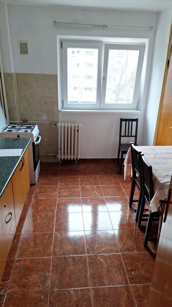 Piata Gorjului, Militari,