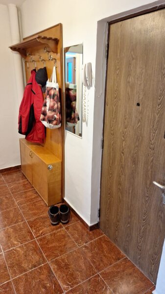 Piata Gorjului, Militari,