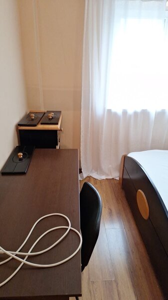 Piata Gorjului, Militari,